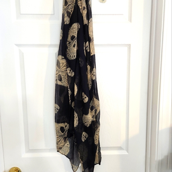 Skull Motif Thin Scarf -Long! - Picture 3 of 3